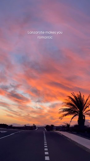 We just get romantic being here 💕🫶🏻 #sunsetlover #lanzarote #grandteguiseplaya #islascanarias #hotelgrandteguiseplaya #costateguise #turismolanzarote #allinclusiveresort #canaryislands @lanzarote_official @turismolzt And no, there are no filtres or editing 😱 | Hotel Grand Teguise Playa