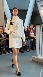 泰國女星 @aokbab #Aokbab驚喜現身行騷😍 直擊CHANEL香港時裝騷 ，率先睇Cruise 2024/2025早春系列新品💕 #Cosmohk #Cosmofashion #cm_cc #CHANELCruise #CHANELShow #CHANELinHongKong | Cosmopolitan HK