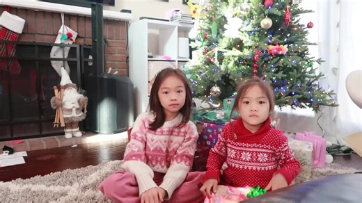 168K views · 10K reactions | Christmas gifts  unboxing  ကလေးတွေက လက်ဆောင်တွေ ရလို့ပျော်သလို မာမားချိုကလည်း ပါပါးဆီက လက်ဆောင်ရလို့ပျော် | ACC Channel by Alison, Chloe & Cho | Facebook