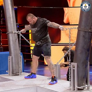 Spectacular strength. Who can hold these Hercules Pillars the longest? | Guinness World Records