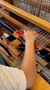 2.2K reactions · 93 shares | Clasped weft, another technique on the Harrisville shaft switching loom taught during this class with @carol_irving_fiber_artist . . . #weaversoftexas #weaversofinstagram #weavingclass #homesteadfibercrafts #claspedweft | Homestead Fiber Crafts | Facebook