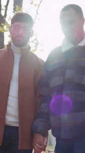 Van onderen geschoten van twee verliefde: stockbeeldmateriaal en -video's (rechtenvrij) 3633947953 | Shutterstock