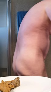 Jacques VERJAT mange son caca tout chaud