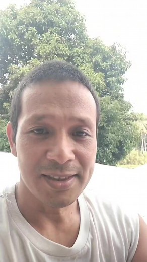 Limpyo sa roof gutter. Hapit dili na maka naog #roofgutter #gutterclog #guttercleaning #darwinlero | Darwin Quipit Lero