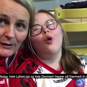 Kom så @haandboldherrerne 💪 Giv den fuld gas mod Egypten lige om lidt. Det helt store landshold tror på jer og vi ved om nogen, hvad det stærke fællesskab kan! ALLE på landsholdet kan præstere for vildt efter Magdas seje råd her🤟😍#haandbold #wm #fællesskab #hummelsport #lykkeliga #verdensvigtigsteliga #goderåd #holdånd #sejr | LykkeLiga