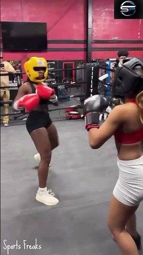 Hood Amateur Female Boxing!!!