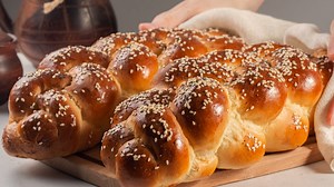 The 6-Strand Braiding Technique Produces The Most Defined Challah Bread - Chowhound