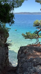 In love with #Soline #beachscape #Brela #Summer2023 #lito2023 💙☀️💚 #brelative #Croatia #Kroatien #BrelaCroatia #VisitBrela #Mediterranean 📸 @vice.rudan.photography @makarska.riviera.beaches @brela_croatia | Makarska Riviera Beaches