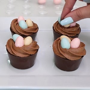 Mini DIY chocolate baskets! | Chocolates Lovers