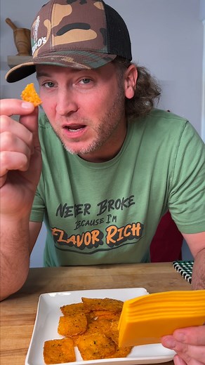 Keto fans, we’ve got the perfect snack for you with these homemade cheese snacks! 🧀 Now we have to ask you, should these be called “Dan-Its” or “Cheez-O’s?” 🤣 | Dan-O's Seasoning