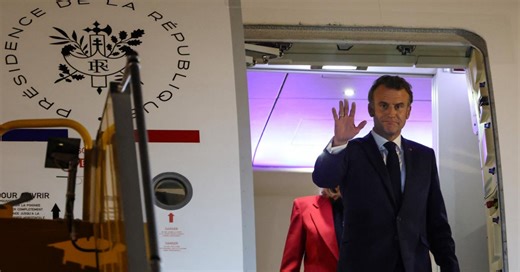 « Dégage, espèce de loser » : un expert en lecture labiale révèle les propos du couple Macron juste après la « claque »