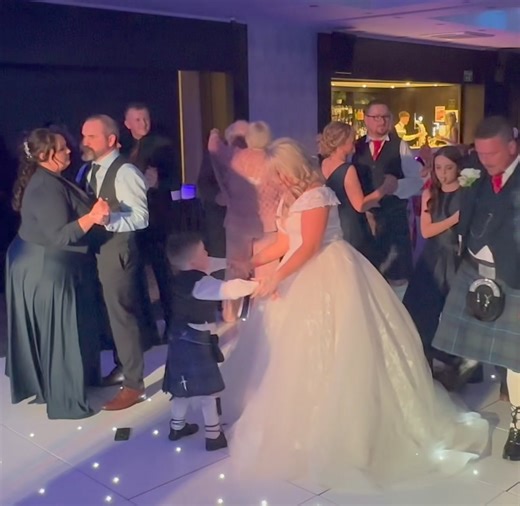 24K views · 64 reactions | What a stunning first dance! #thebigpapas #weddingband #functionband | The Big Papas | Facebook