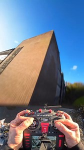 😉Impressive flying, but I am more impressed with the video link and ExpressLRS. 🔥🔥 📸: @ ubatubadan 🎮: TX16S Mark II Max Find out more👉: linktr.ee/radiomasterrc #radiomaster #tx16smkii #radiomastertx16s #fpvradiomaster #FPV | RadioMaster Rc