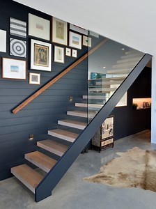 [Hot Item] Classic Wooden Staircase Design Steel Plate Stringer Staircase Wooden Open Risers Staircases