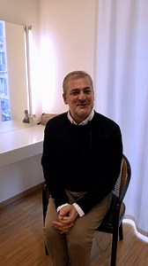 🩷 DON PASQUALE Omar Montanari vous accueille dans sa loge pour vous parler de son personnage Don Pasquale et vous fredonner un extrait de son air ! 🎵 À suivre tout bientôt, la version avec l'orchestre... Réservez vos places dès maintenant ↓ Dates | Du 6 au 13 avril Prix | Dès CHF 20.- (étudiants) / 35.- (adultes) 🔗 Infos & lien en bio #Opera #OperadeLausanne #DonPasquale #Donizetti #MyLausanne | Opéra de Lausanne