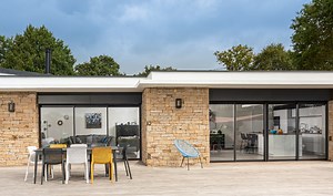 Baies vitrées : pourquoi opter pour un montant en aluminium ?