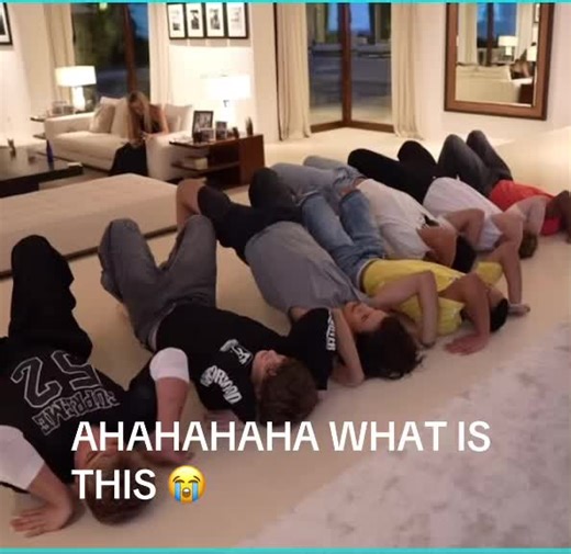 Professional Contortionists Showcase Amazing Skills