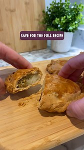 Did you know it's Cornish Pasty Week?! 🙌 We thought we'd spoil you by sharing this delicious recipe with a vegan twist! Follow the recipe below to make these delicious & easy Gosh!-Pasty's using our 100% Natural Veggie Cocktail Sausages 😍 - chop one small potato and one brown onion into small cubes (add a swede to make this extra authentic 😉 ) - grab a ready-to-roll short crust pastry and a small plate or bowl - cut out the pastry into a circle using the bowl as a guide (approx 20cm in diamet