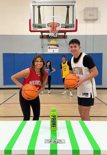Basketball Money Ball Challenge: Sis vs Bro!