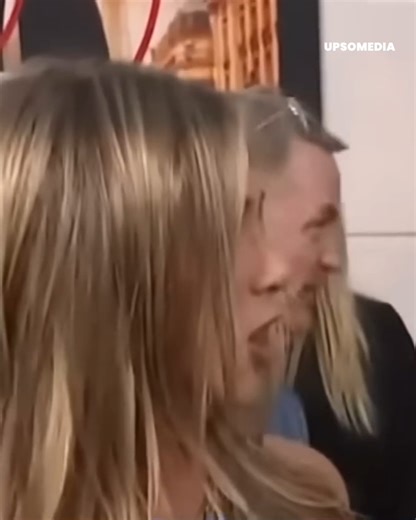 “I'm not sitting next to him.” The actress, tired of the actor's appearance, is no longer willing to be embarrassed by Sandler's inelegant outfit… | The Stars