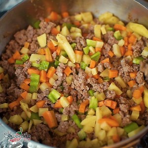 348K views · 1.4K reactions | Hoy les quiero dejar esta receta de como hacer un delicioso Picadillo facil y rapido 襤 El Saborcito Rojo | El Saborcito Rojo | Facebook
