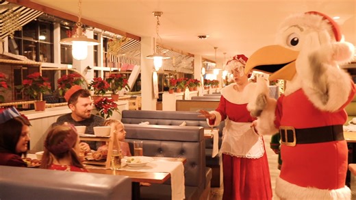Create magical Christmas memories with your loved ones at our Supper With Santa experience 🥰 LIMITED SPACES REMAINING so head to our website and book now if you don't want to miss out: www.clactonpier.co.uk/refer/supperwithsanta-23-fb Includes all of the following: 🎅🏻 Meet & greet with Santa & Mrs. Claus 🧸 A large quality soft toy from Santa (for children) 😋 Luxury Festive Platter; Succulent roast turkey wrapped inside a golden Yorkshire pudding, pigs in blankets, pork stuffing balls, crisp