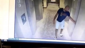 Voormalig NBA’er Dahntay Jones betrapt op ranzige actie in een hotel