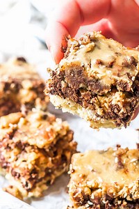 Ready to add some magic to your Valentine dinner? 🌟Introducing our Keto Magic Bars – a spellbinding mix of layers that capture the essence of sweetness without the carbs! 🍫🥥 These magic bars aren't just any treats; they're a celebration of decadence without compromising your keto goals, ensuring every bite is delightful! Perfect for sharing with your special someone or relishing on your own, they're a surefire way to make your Valentine's Day extraordinary. 💖🌈 👩‍🍳 Share the magic! Capture