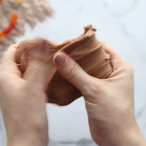 An edible chocolate pudding slime is a super fun alternative to the classic slime recipes that use borax! If you need a taste-safe and borax free slime, try this recipe>> https://littlebinsforlittlehands.com/pudding-slime/ | Little Bins for Little Hands