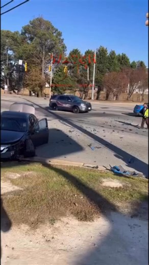 🚗 Traffic Alert: Collision On Ramsey St Fayetteville 🚓 Three vehicles were involved in a collision at Ramsey St and Andrews Rd this afternoon, with southbound Ramsey St fully blocked and Andrews Rd restricted to left turns only toward northbound traffic. Emergency crews are on scene managing delays, congestion, and roadway debris as cleanup continues. 📸 Send any photos or updates to our DM Drive safe 🫡 WatchOut Cumberland County NC #FayettevilleNC #CumberlandCountyNC #TrafficUpdate #RamseySt