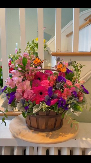 Country basket blooms!♥️ | Buds and Bygones Flower Shops