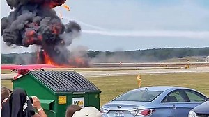 Police say 1 killed in explosion during Michigan air show