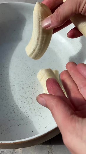 Do you bake with spelt flour? Best known as the 'ancient' wheat, spelt flour is a whole wheat flour made from the entire grain, which gives it a delightful nutty taste and aroma. Spelt flour combines well with other flours and is absolutely scrumptious in homemade bread, puddings, cakes, biscuits and muffins - a-la these wholesome and delicious maple-sweetened spelt muffins with raspberry and double choc chips made by our friend @panaceas_pantry. You can find the recipe on her website by googlin