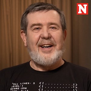 The story of Tetris and Cold War Russia is told in the new Apple TV movie “Tetris,” arriving on March 31, 2023. More: https://www.newsweek.com/tetris-creator-alexey-pajitnov-interview-feels-russia-now-hopeless-1791156 (Via Newsweek - Culture) | Newsweek