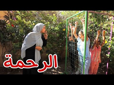 بنت صغيرة تلعب في جنينة الفيلا - شوف عملت اية !!