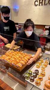 This aesthetic cafe in Ipoh is a pastry heaven 😍 Check out the super cool revolving entrance! 📍Chloe.co, 55, Jalan Market, Ipoh ⏰ 11.30am-10pm 🔗 https://www.facebook.com/profile.php?id=100066839083129 [Halal ingredients are used] | Penang Foodie