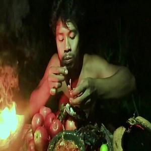 Hunting turtles in the mud | Surviving Daily