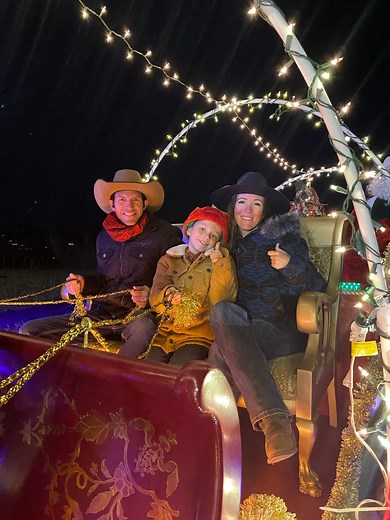 2024 Town of Dewey-Humboldt Christmas Light parade float ridden by Mayor Matthew Fenn beautiful float by Nelle Carlsmith Kendall Fenn #deweyhumboldt #Arizona | Kendall Melline-Fenn