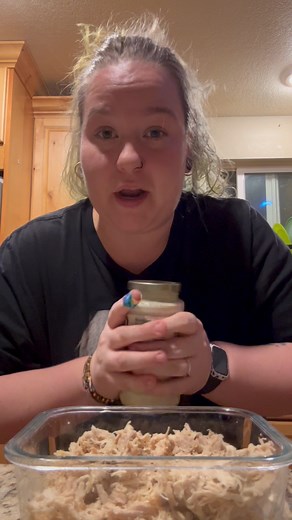 Let’s make Chicken Alfredo Garlic Bread Boats Ingredients: · 1 baguette · 4 tbsp butter, softened · 2-3 cloves garlic, minced (or 1 tsp garlic powder) · 2 cups cooked, shredded chicken breast · 1 jar (15 oz) Alfredo sauce, divided · 2 cups shredded cheese (Italian blend, mozzarella, or your Parmesan) · 1 cup fresh spinach, chopped (optional) · Optional garnish: Chopped fresh parsley Instructions: 1. Preheat Oven & Prep Bread: Preheat your oven to 375°F. Slice the baguette in half lengthwise and