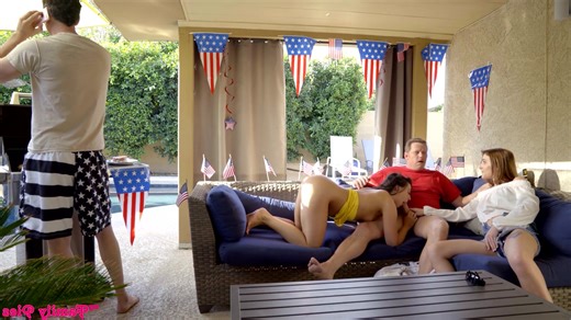 Independence Day family intimacy - season 3, episode 3 - sleazyneasy.com