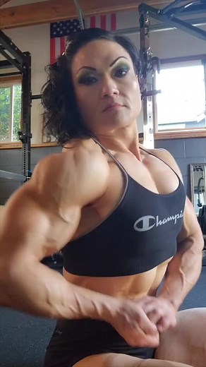 JEANIE WELKER MONSTRA LINDA #musclegirls #marombeiras #fisiculturismofeminino #Fisiculturismo #culturismo #femalebodybuilders #strongwomen