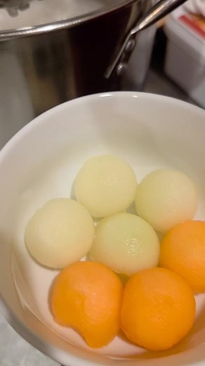 MELON BALLS & TAPIOCA IN COCONUT SYRUP WITH ICE 🧊 #dessert #sweethoneydew #cantaloupe | Thai Cortez