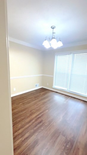 Mặc dù không phải ngày open house, nhưng ngay từ sáng đã có nhiều buyers đến xem căn nhà 4 beds, 2.5 baths ở Lawrenceville 30043. Giá chào bán là $332,900. Rất nhiều người quan tâm căn nhà này, có lẽ bởi điều kiện nhà còn khá tốt như windows, water heater, HVAC và roof cũng còn khá mới. Đặc biệt, việc nhà NO HOA càng khiến người mua quan tâm nhiều hơn. Dat Nguyen Virtual Properties Realty Cell: 706-899-9999 Email: dat.realtorga@gmail.com • #RealEstate • #realtorsale • #houseforsale • #realestate