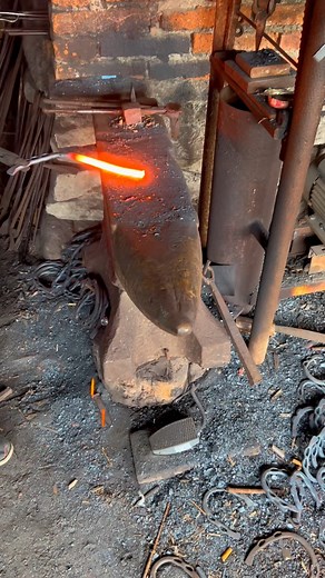 Blacksmith, making horseshoes, handmade #animal #horse #cow #donkey #hoofcare #satisfying #hoof #care #helping #farrier | Hoof Farrier