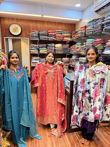 369K views · 2.1K reactions | সেন্ট্রাল কলকাতায় কুর্তির পুজোর নতুন ডিজাইন | চোখ ধাঁধিয়ে যাচ্ছে এই কালেকশন দেখলে | Digital Tutorial | Facebook