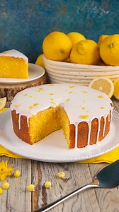 Torta con crema al limone facile e veloce: pronta in poche mosse! Prepara una torta con crema pasticcera al limone che conquisterà tutti: ingredienti semplici, poco impegno e risultato assicurato! Provala anche tu, bastano pochi passaggi 🍝✨ Hai poco tempo? Nessun problema, questa ricetta è perfetta per le tue pause rilassanti d’autunno. Tu riuscirai subito: condividi la tua versione o chiedi consigli nei commenti! Scopri il procedimento completo qui 👇 🍋 **INGREDIENTI PER TORTA CON CREMA AL LI