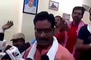 *राजनीतिक सियासत के बीच यह पुराना वीडियो हो रहा वायरल, मध्यप्रदेश के कमलनाथ सरकार के कैबिनेट मंत्री हर्ष यादव ने विवादित बयान दिया था...... किसी की मां ने दूध नहीं पिया जो कमलनाथ की सरकार गिरा सके चाहे मोदी जी हूं या शिवराज सिंह चौहान* | MP Education News