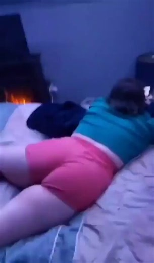 Tu as pas arrêté de dire a tout le monde que tes pronoms est "il" mais "malheureusement" tu as fini par le dire a la mauvaise personne, un vrai homme qui a prouvé que tu n'étais rien d'autre qu'une femme en te mettant enceinte. #goon #porn #nsfw #nsfwtwt #femdom #detrans #ftm