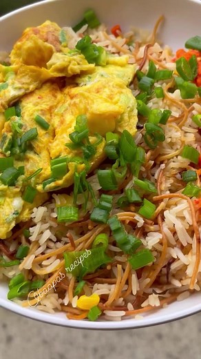 13K views · 305 reactions | Who’s ready for some good homemade (Angwamo) fried onion rice and spicy chili sauce!! #friedrice #rice #spicyfood #africanfood #ghanafoods #delicious | Obaapa’s Recipes | Facebook