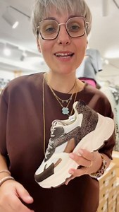 🍂✨ Nouvelle Collection Automne-Hiver ✨🍂 Nos baskets font leur grand retour avec des couleurs chaudes de saison, un confort et toujours ce prix tout doux qui a séduit tout le monde l’an dernier 🤩 (merci pour vos super avis 🙏). 👟 Des modèles tendance et de qualité, parfaits pour accompagner toutes vos tenues. ⚠️ Petit conseil : elles taillent petit, pensez à prendre une pointure au-dessus 😉 👩‍👧 Et pour les familles : découvrez aussi nos 2 modèles enfants, dont un parfait pour un look match